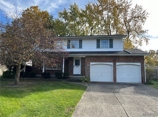 127 Pin Oak Dr, Williamsville, NY