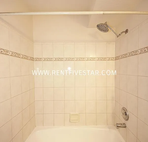 1432 E Poplar St — Photo 15