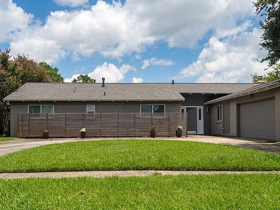 2nd image of 15319 Diana Ln