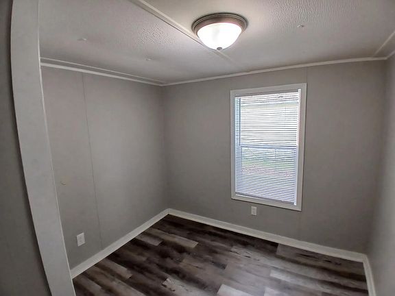 5th image of 306 Carriage Lane Est