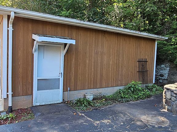 5th image of 36 Woodscape Dr