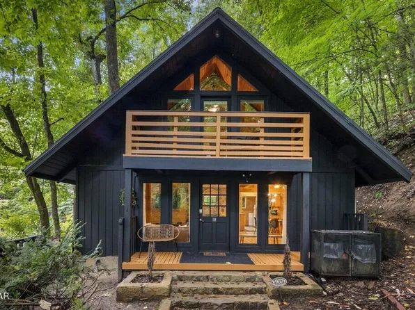 907 Ski Mountain Rd, Gatlinburg, TN 37738