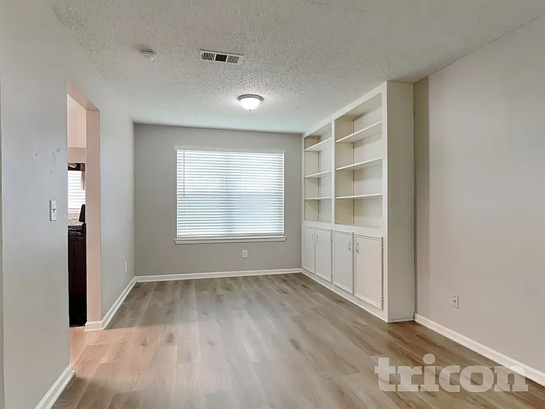 2610 Townhall Ln — Photo 4
