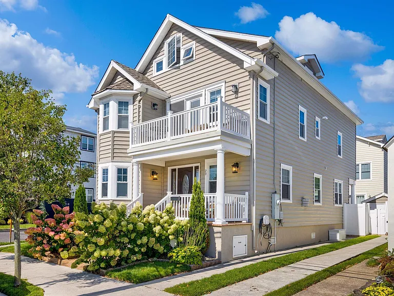 29 N Iroquois Ave #5/21-6/27 — Photo 1