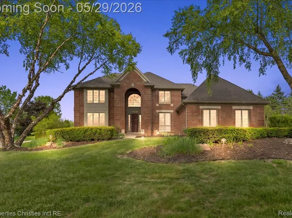 17258 Stonebrook Dr, Northville, MI 48168