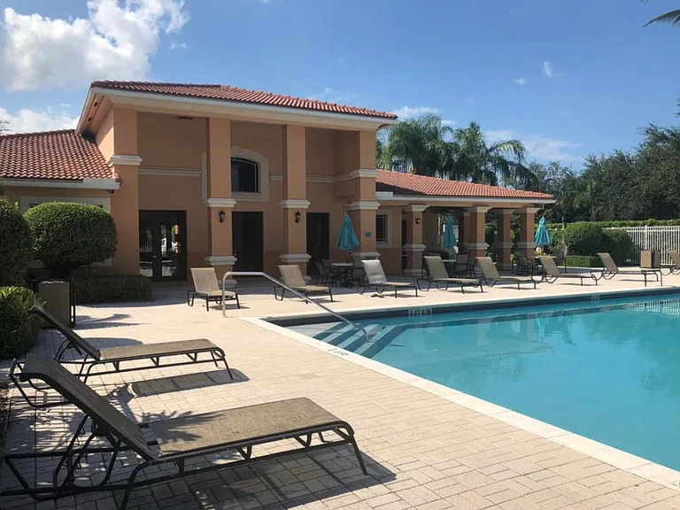 181 SW Palm Dr #203 — Photo 18