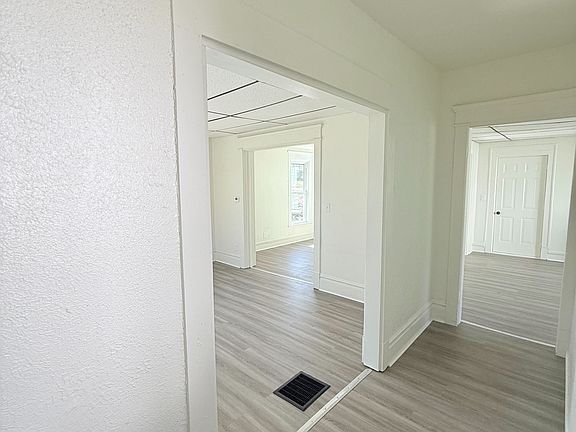 5th image of 25 Clarksville St