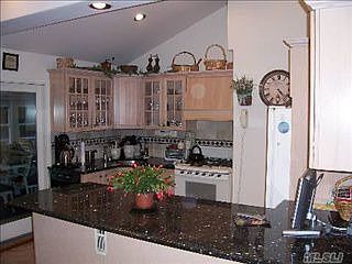 3rd image of 9 Deepwater Ave