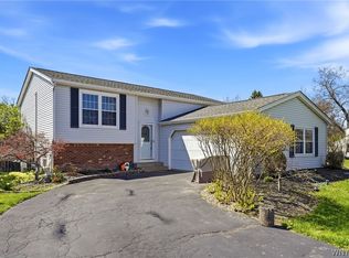 4528 Roundtree Rd, Hamburg, NY 14075