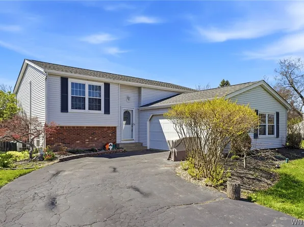 4528 Roundtree Rd, Hamburg, NY 14075