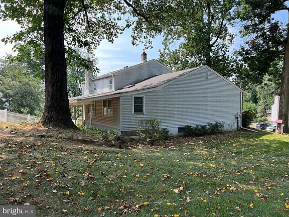 4th image of 1625 Caroline Dr