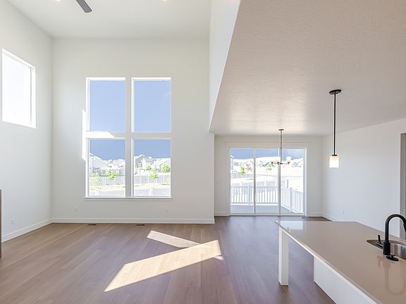 5th image of 221 E Greyhawk Dr #113