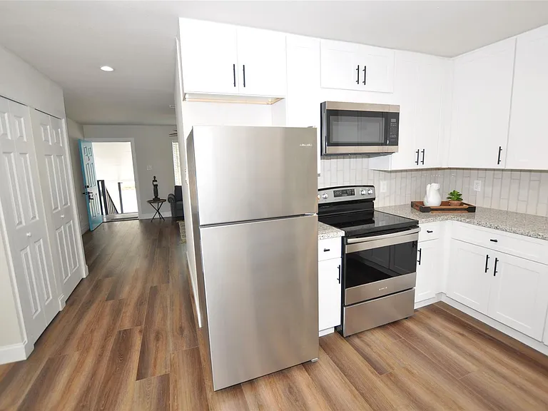 2655 Fountain View St #3 — Photo 8