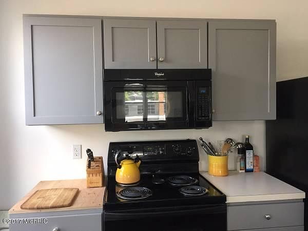 2nd image of 920 Wealthy St SE