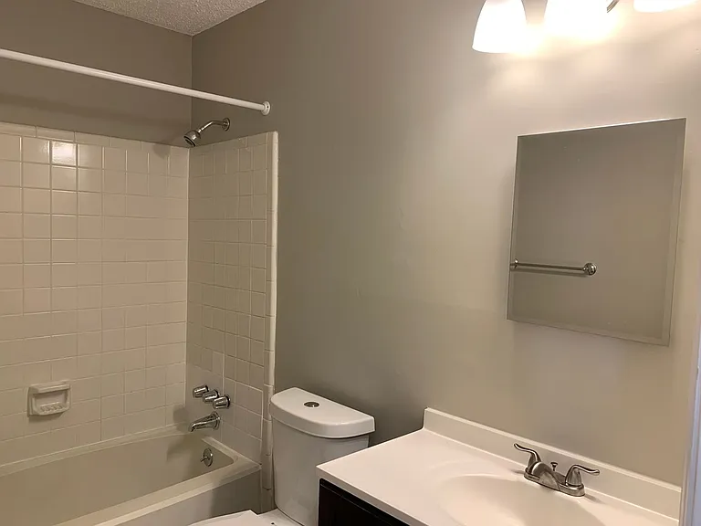 2900 Glen Hollow Rd — Photo 17
