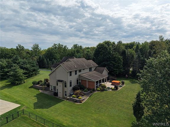3rd image of 626 Willardshire Rd
