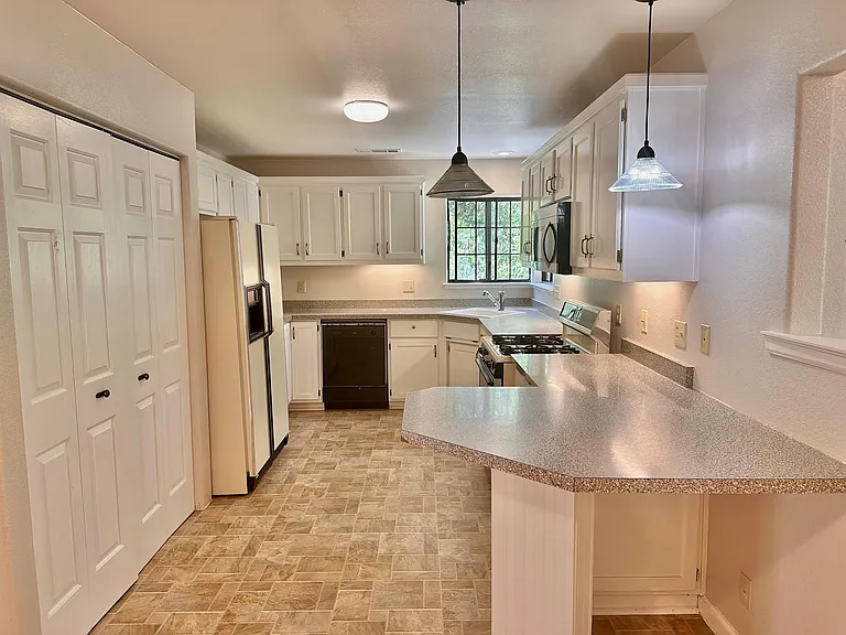 10529 Boulder St — Photo 7