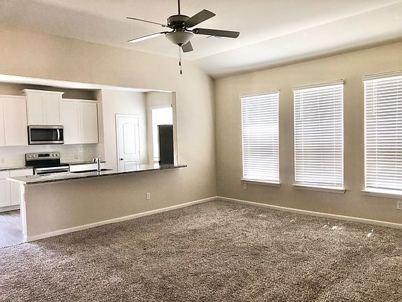 3rd image of 305 Turquoise Ln