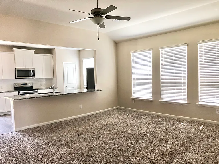 305 Turquoise Ln — Photo 3