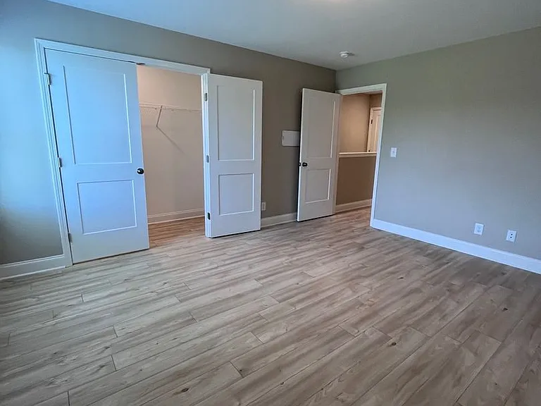 211 E Adams Ave — Photo 16