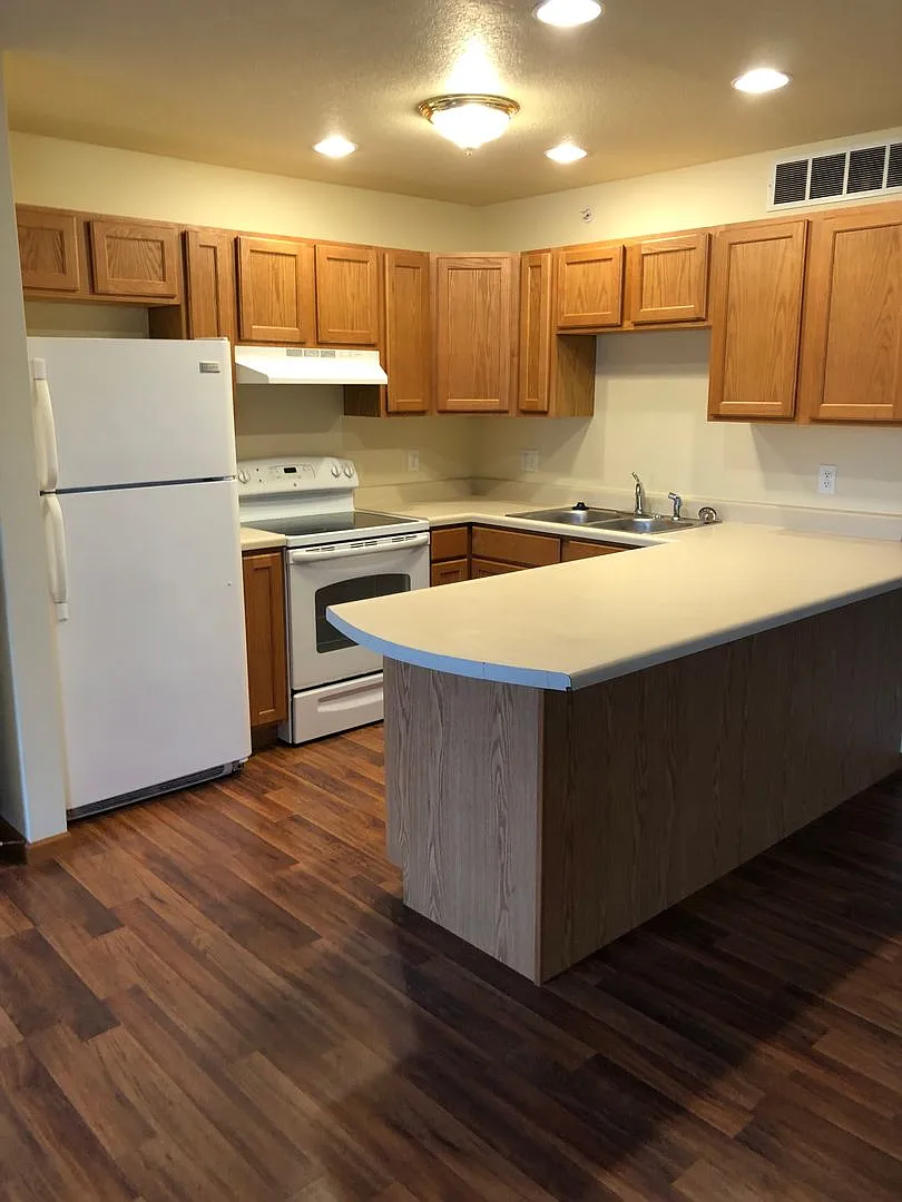 Long Beach Cove Villa Apartments — Photo 1
