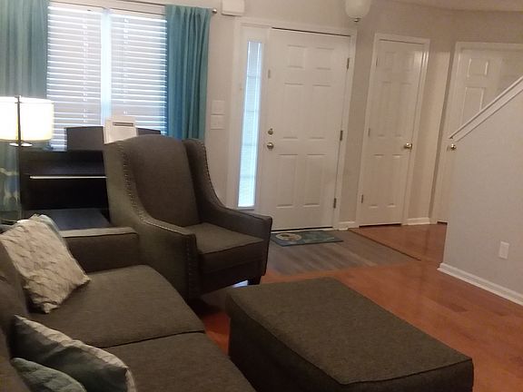 4th image of 284 Valerie Dr