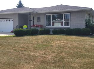 1413 Hilltop Ln, Plymouth, WI 53073