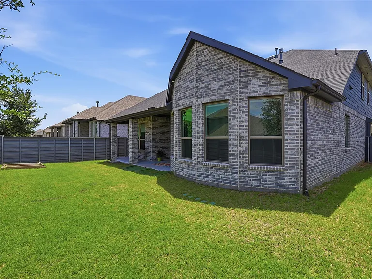 509 Cedarwood St — Photo 12