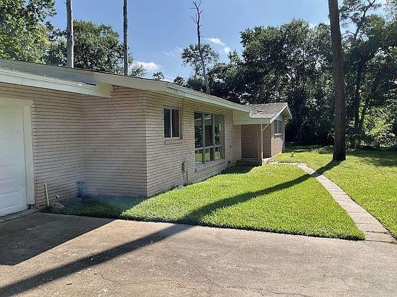 2nd image of 3515 Elm Dr
