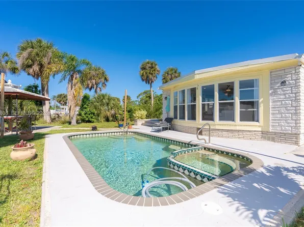 8243 Pinetree Ln, Englewood, FL 34224