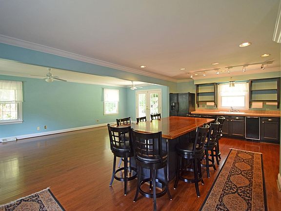 3rd image of 6121 Crittenden Dr