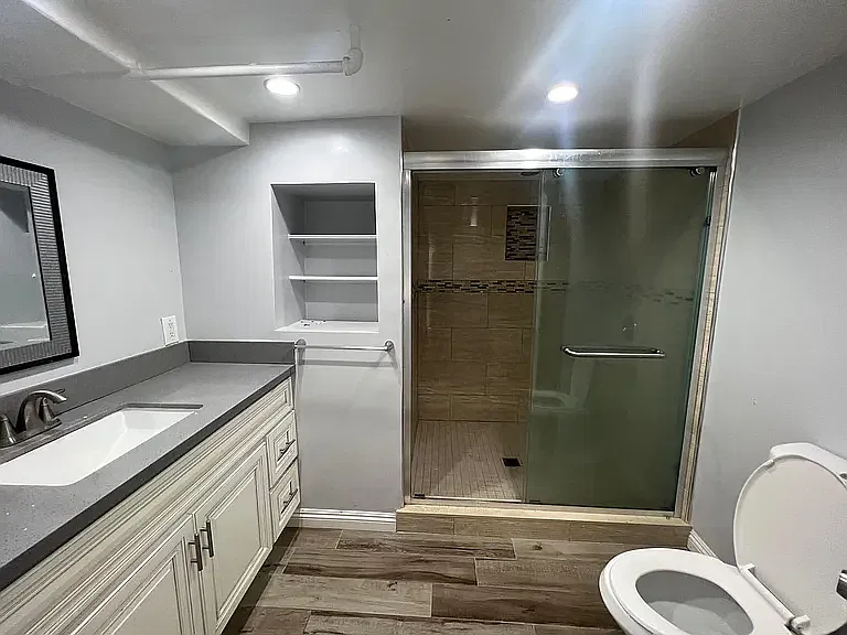 2 bed, 852 sqft, $2,400 — Photo 4
