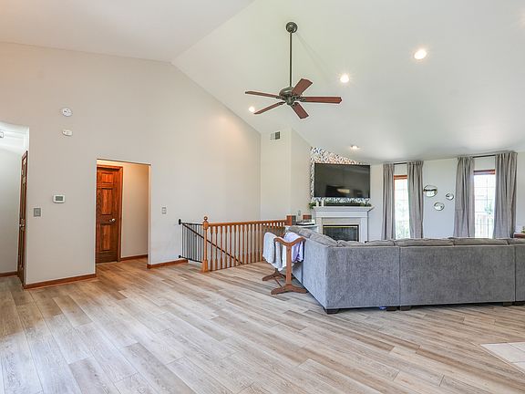3rd image of 500 Willow Rd