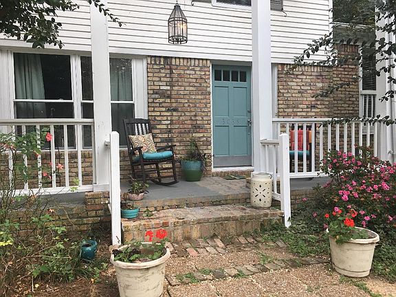 Front porch w/rockers