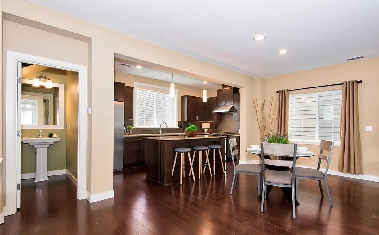 4 bed, 3.5 bath, 2040 sqft, $4,300 — Photo 4