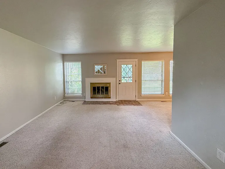 12021 Hawthorne Ln — Photo 10
