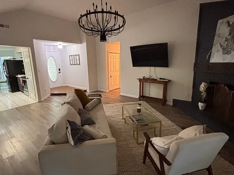 4316 Bathurst Dr — Photo 4