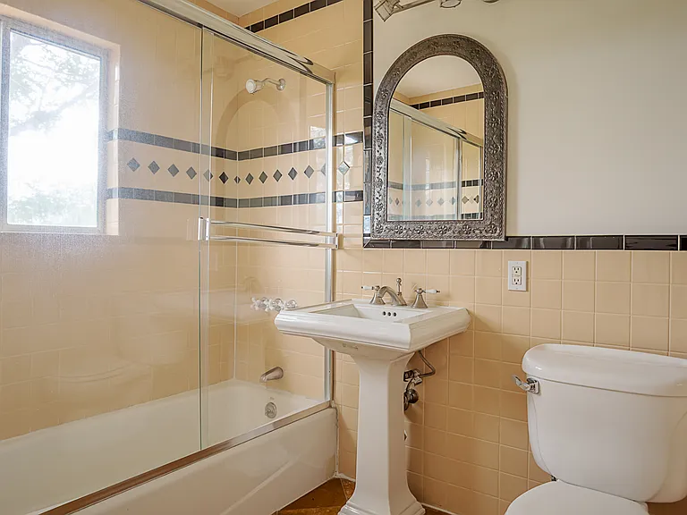 4018 Clayton Ave — Photo 8
