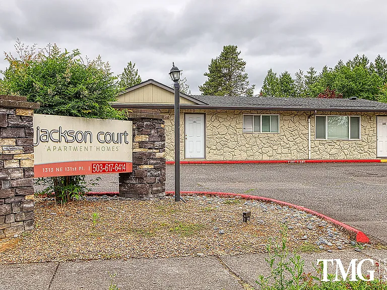 Jackson Court Apartments — Photo 15