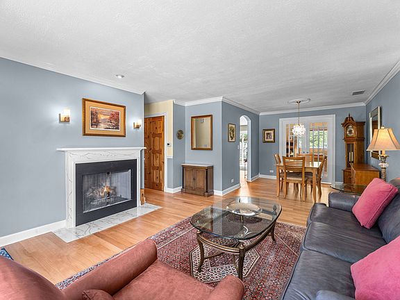 4th image of 545 Newark Ln