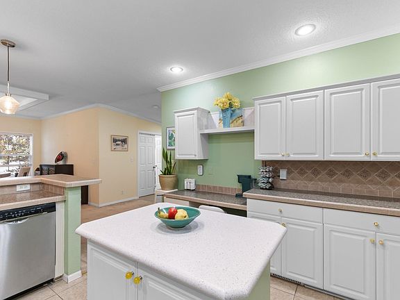 5th image of 158 Lakeside Crossing Dr.
