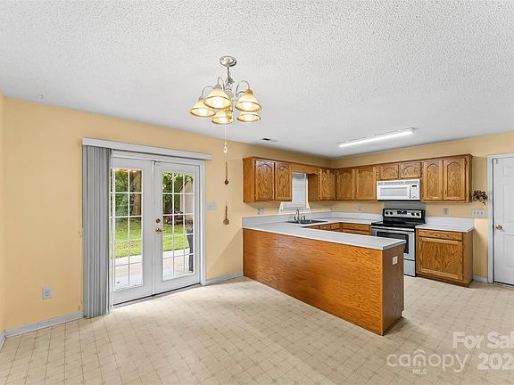 5th image of 3578 Kensington St