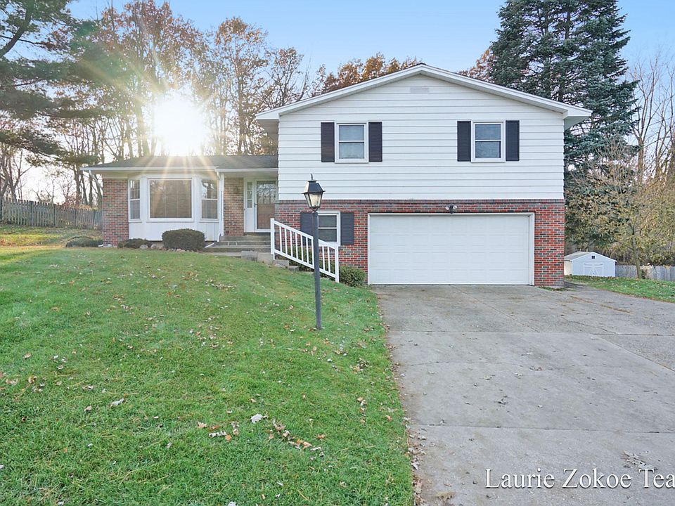 1st image of 2736 Roanoke Dr NE