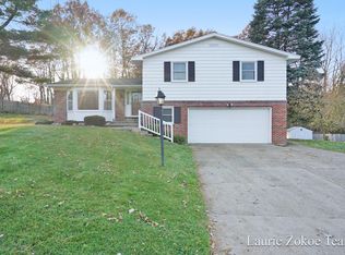2736 Roanoke Dr NE, Grand Rapids, MI 49525