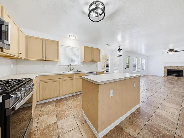 16130 Coleburn Dr — Photo 17