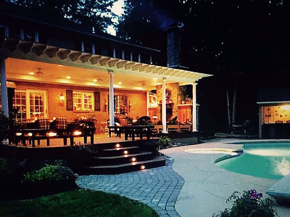 1st image of 33 Cherry Tree Ln