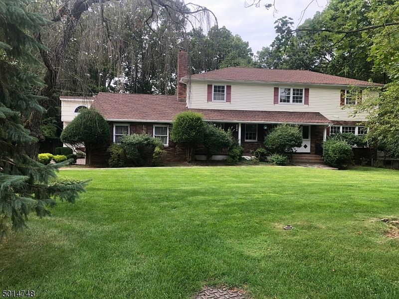 2nd image of 15 Maple Dr