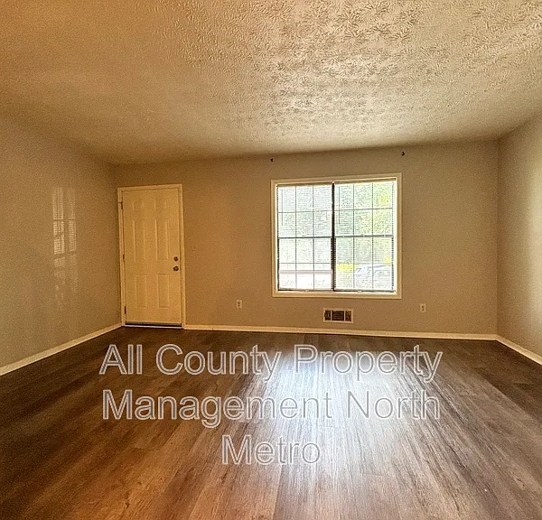 2245 Highpoint Rd — Photo 4