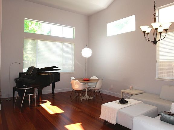 3rd image of 482 Stonefield Ct