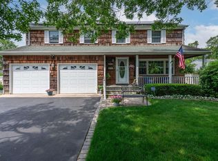 84 Grand Blvd, Islip, NY 11751